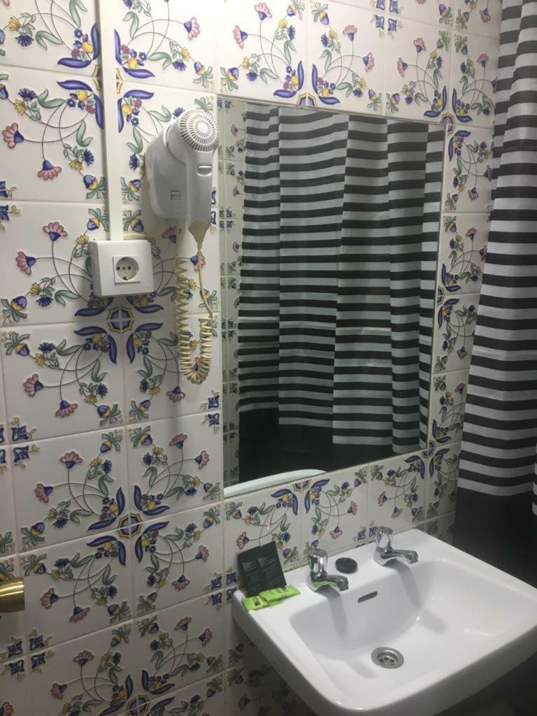 Hostal Alcobia Seville Luaran gambar